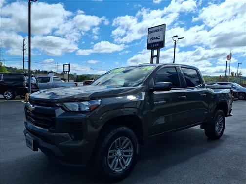 Harvest Bronze Metallic 2024 Chevrolet Colorado LT