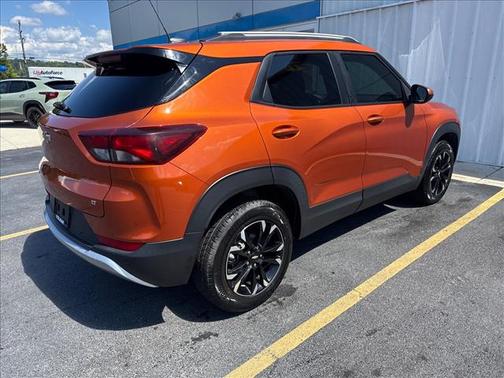 Vivid Orange Metallic 2022 Chevrolet Trailblazer LT