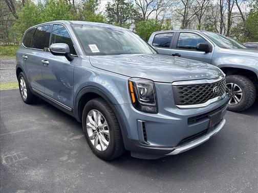 Everlasting Silver 2020 Kia Telluride LX