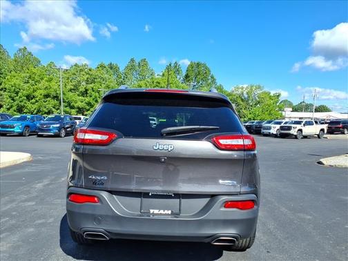 Granite Crystal Metallic Clearcoat 2017 Jeep Cherokee Latitude