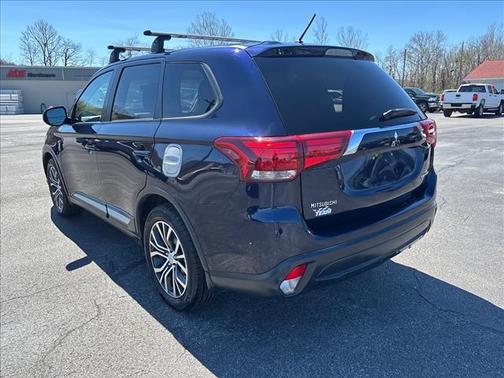 Cosmic Blue Metallic (d14) 2016 Mitsubishi Outlander ES