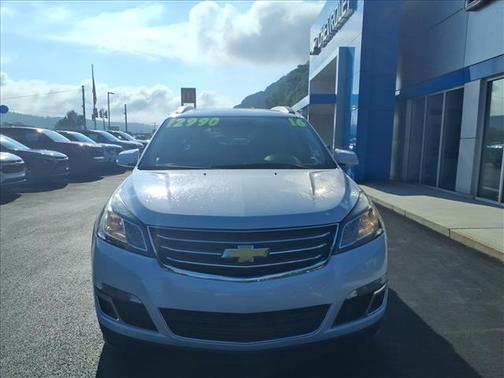 Summit White 2016 Chevrolet Traverse 2LT