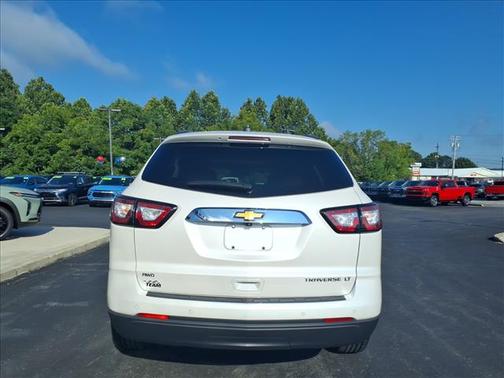 Summit White 2016 Chevrolet Traverse 2LT