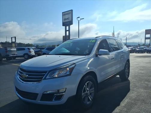 Summit White 2016 Chevrolet Traverse 2LT