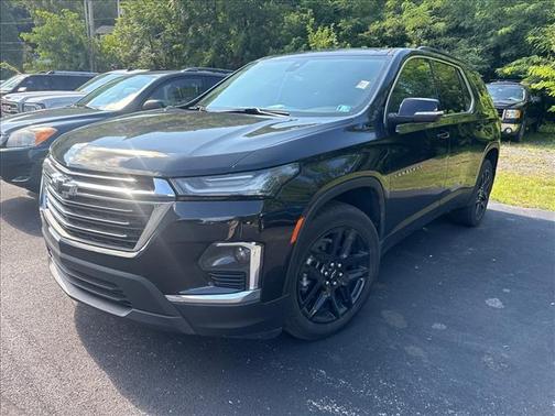 Mosaic Black Metallic 2022 Chevrolet Traverse LT Leather
