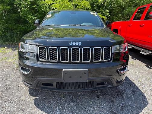 Diamond Black Crystal Pearlcoat 2017 Jeep Grand Cherokee Laredo