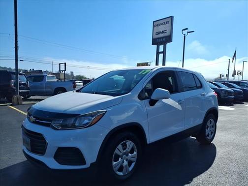 Summit White 2017 Chevrolet Trax LS