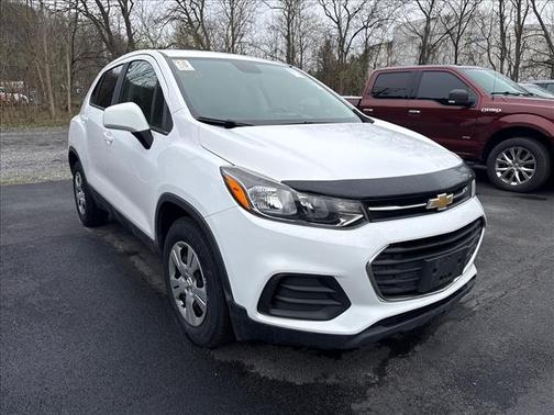Summit White 2017 Chevrolet Trax LS