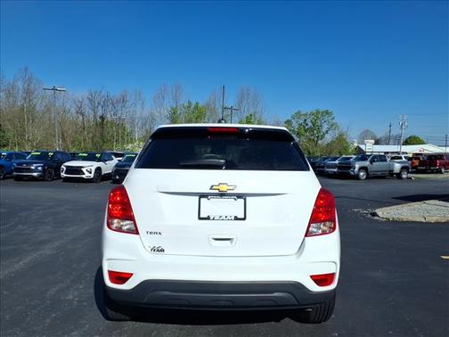 Summit White 2017 Chevrolet Trax LS