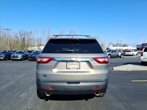 Pepperdust Metallic 2018 Chevrolet Traverse LT Cloth