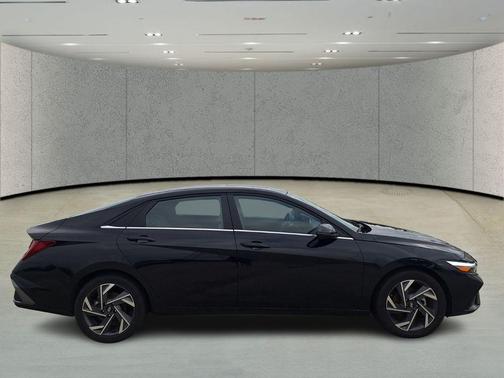 2025 Hyundai ELANTRA HEV Limited