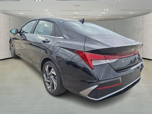 2025 Hyundai ELANTRA HEV Limited