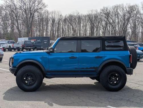 VELOCITY BLUE METALLIC 2024 Ford Bronco WILDTRAK