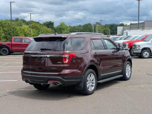 BURGUNDY VELVET MET TINT CC 2018 Ford Explorer XLT