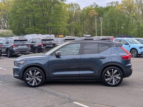 Blue 2022 Volvo XC40 P8 TWIN ULTIMATE