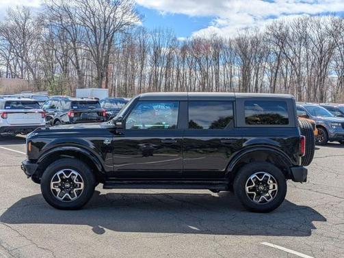 SHADOW BLACK 2024 Ford Bronco OUTER BANKS