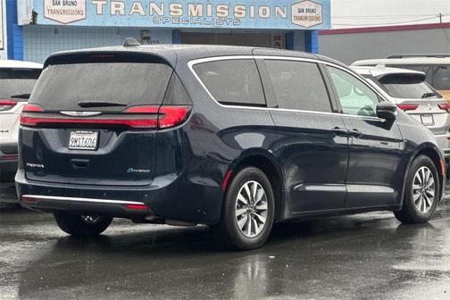 2024 Chrysler Pacifica Hybrid Select