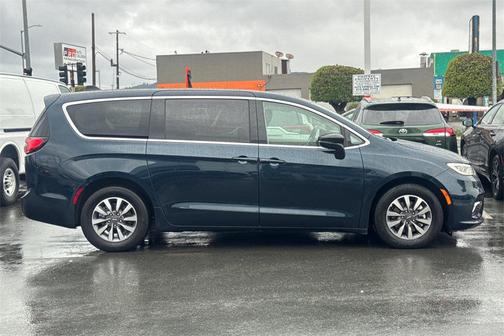 2024 Chrysler Pacifica Hybrid Select