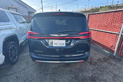 2024 Chrysler Pacifica Hybrid Select