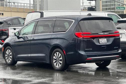 2024 Chrysler Pacifica Hybrid Select
