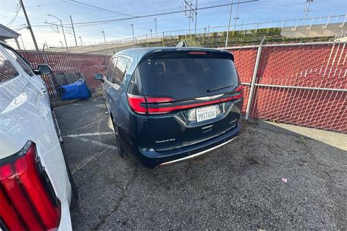 2024 Chrysler Pacifica Hybrid Select