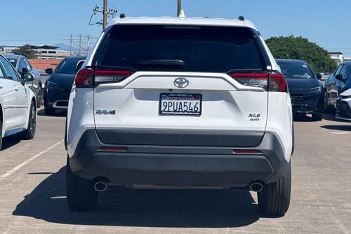 Ice Cap 2024 Toyota RAV4 XLE