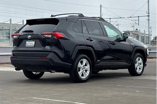 2021 Toyota RAV4 Hybrid XLE