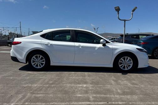 Ice Cap 2025 Toyota Camry LE