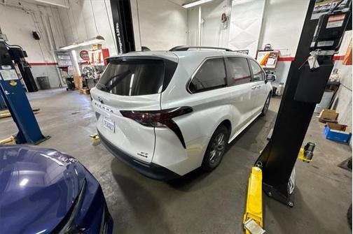 2023 Toyota Sienna XLE 8 Passenger