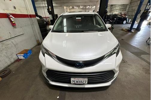 2023 Toyota Sienna XLE 8 Passenger