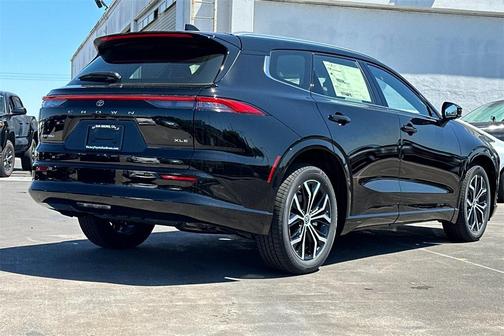 2025 Toyota Crown Signia XLE