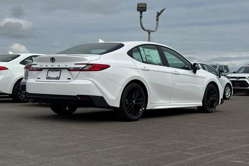 Ice Cap 2026 Toyota Camry SE