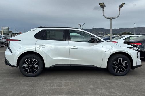 Wind Chill Pearl 2026 Toyota bZ XLE Plus
