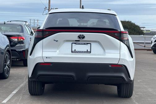 Wind Chill Pearl 2026 Toyota bZ XLE Plus