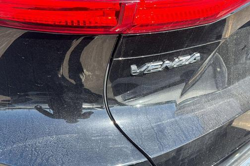 2023 Toyota Venza XLE