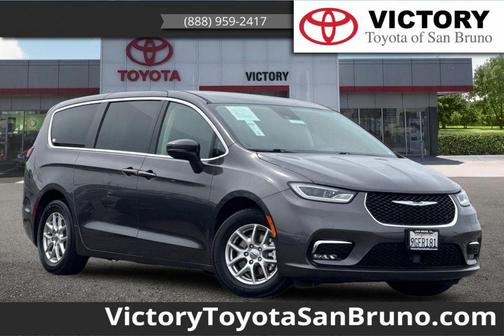 Granite Crystal Metallic Clearcoat 2023 Chrysler Pacifica Touring L