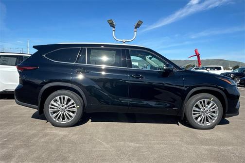 2026 Toyota Highlander Hybrid Platinum