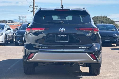 2026 Toyota Highlander Hybrid Platinum