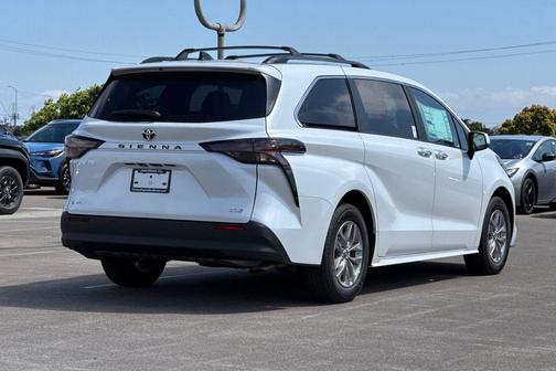 Wind Chill Pearl 2026 Toyota Sienna XLE