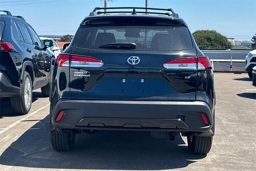2025 Toyota Corolla Cross LE