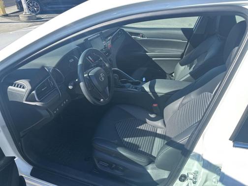 2024 Toyota Camry Hybrid SE