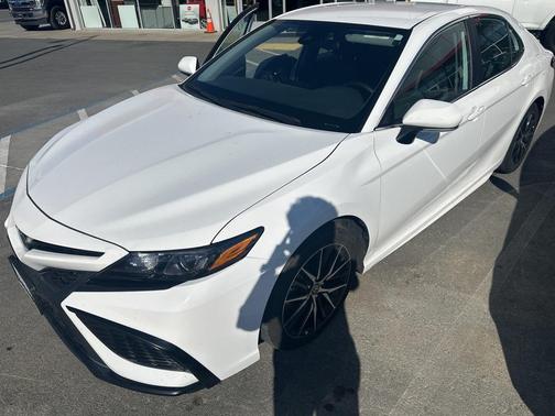 2024 Toyota Camry Hybrid SE