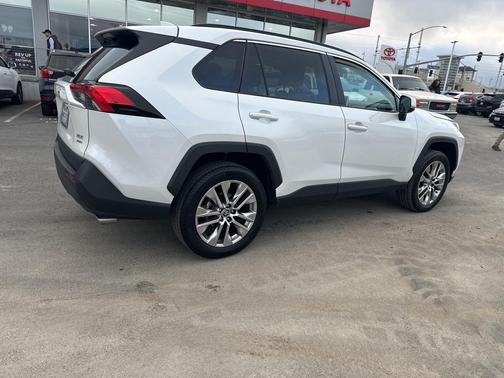 2024 Toyota RAV4 XLE Premium