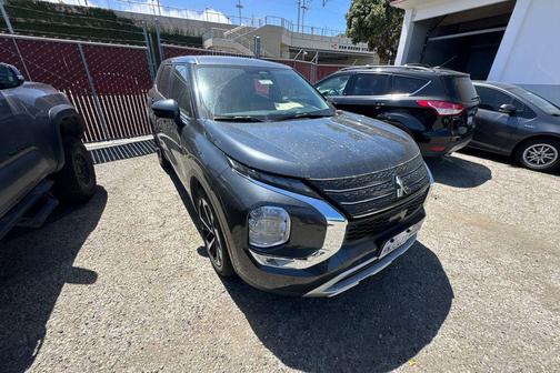 Gray 2024 Mitsubishi Outlander SE