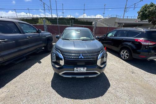 Gray 2024 Mitsubishi Outlander SE