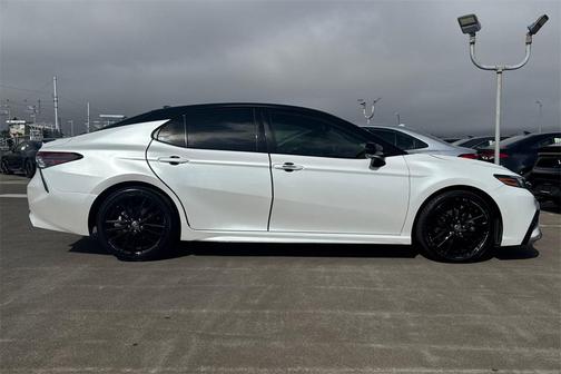 2024 Toyota Camry Hybrid SE