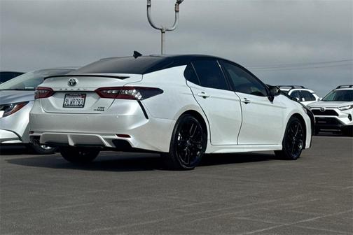 2024 Toyota Camry Hybrid SE