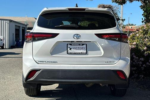 Pearl 2024 Toyota Highlander LE I4
