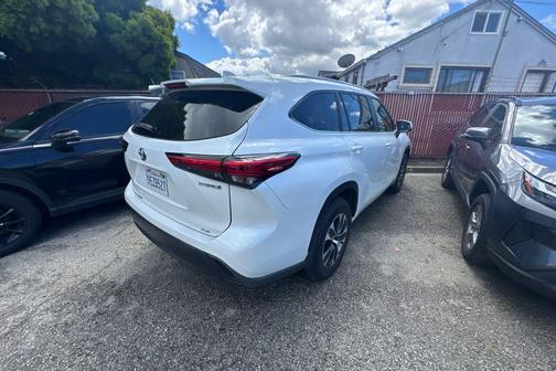 Wind Chill Pearl 2023 Toyota Highlander Hybrid XLE