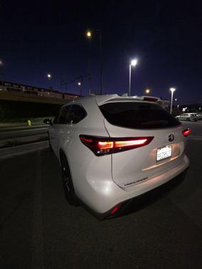 Wind Chill Pearl 2023 Toyota Highlander Hybrid XLE